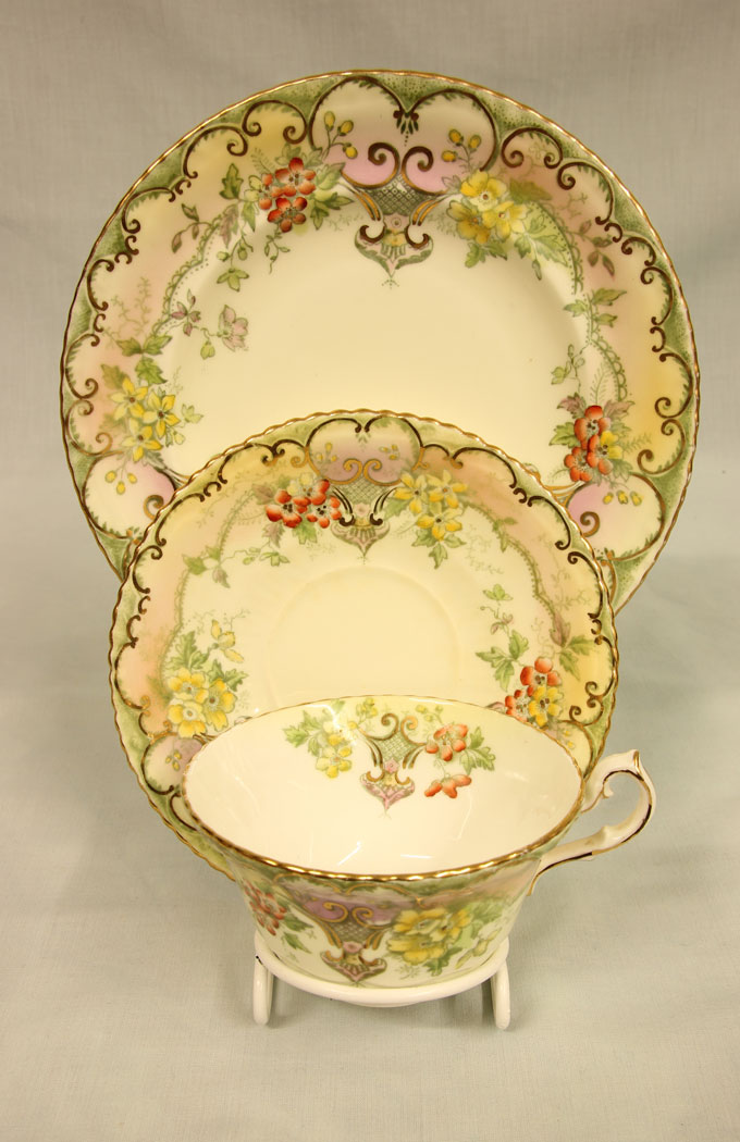 11455r11 Antique 32 Piece China Tea Set. Antique 32 Piece China Tea Set