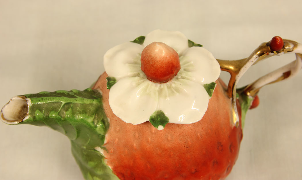 11464r4 Antique Strawberry Small Teapot, Antique Strawberry Small Teapot