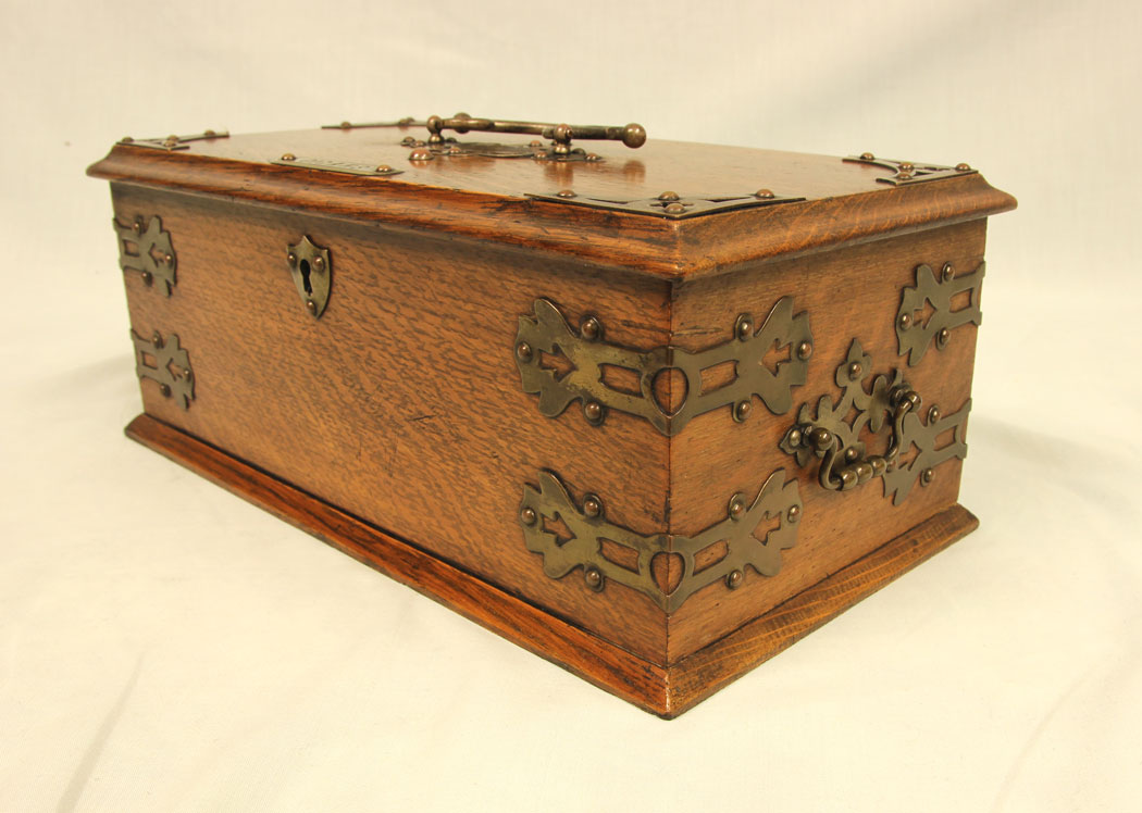 11490r2 Antique Oak Cigar Box. Antique Edwardian Oak Cigar Box