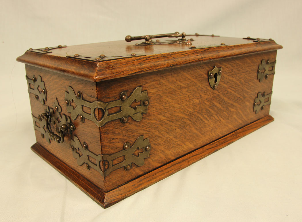 11490r3 Antique Oak Cigar Box. Antique Edwardian Oak Cigar Box
