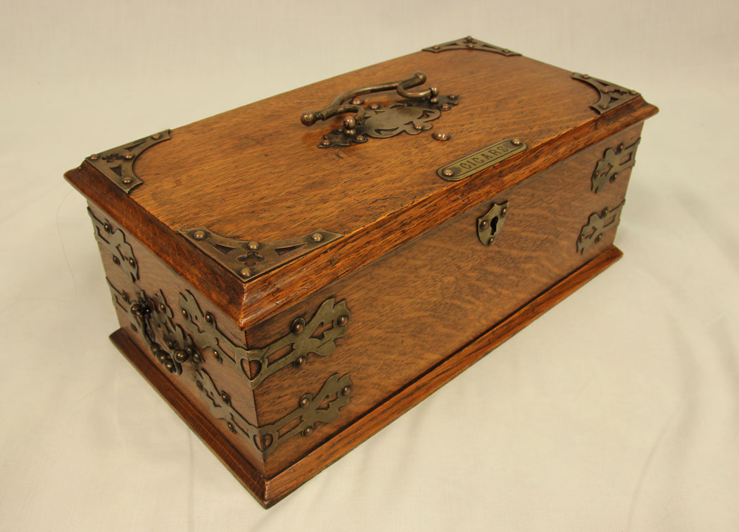 11490r4 Antique Oak Cigar Box. Antique Edwardian Oak Cigar Box