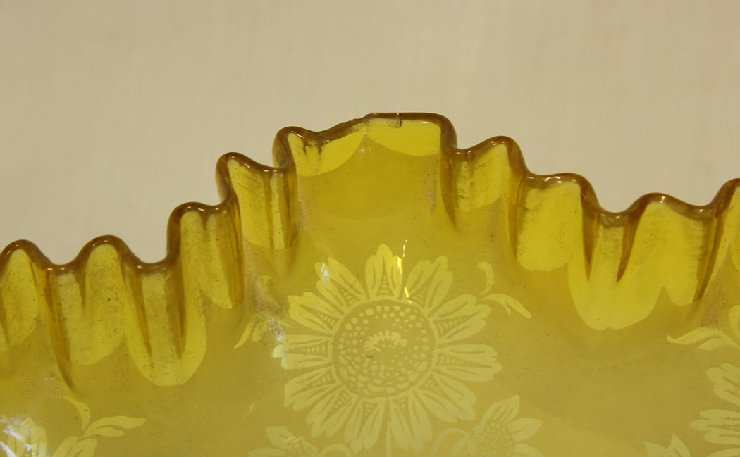 11501r13 Antique Victorian Yellow Glass Oil Lamp, Antique Victorian Yellow Glass Oil Lamp