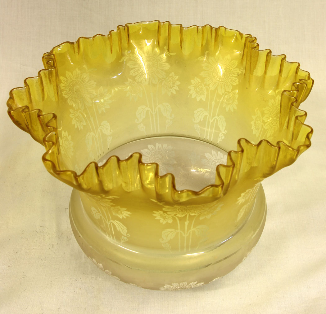 11501r9 Antique Victorian Yellow Glass Oil Lamp, Antique Victorian Yellow Glass Oil Lamp