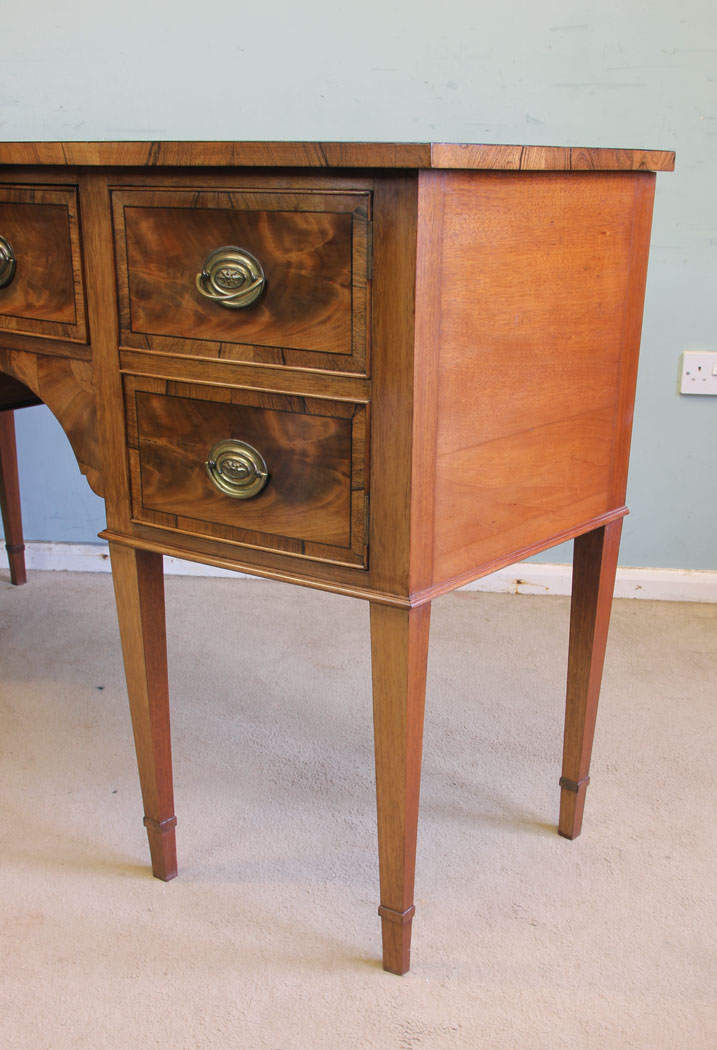 11545r5 Antique Georgian Style Mahogany Shaped Front Sideboard,