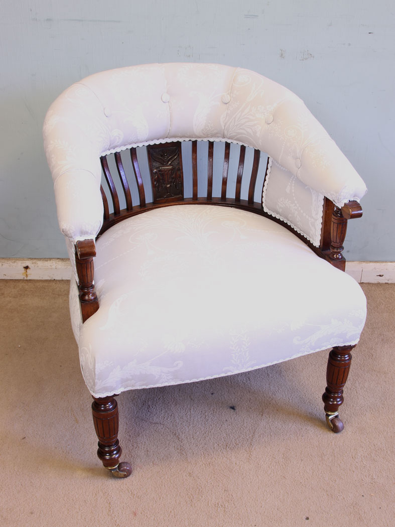 11551r12 Antique Late Victorian Walnut Tub Chair,