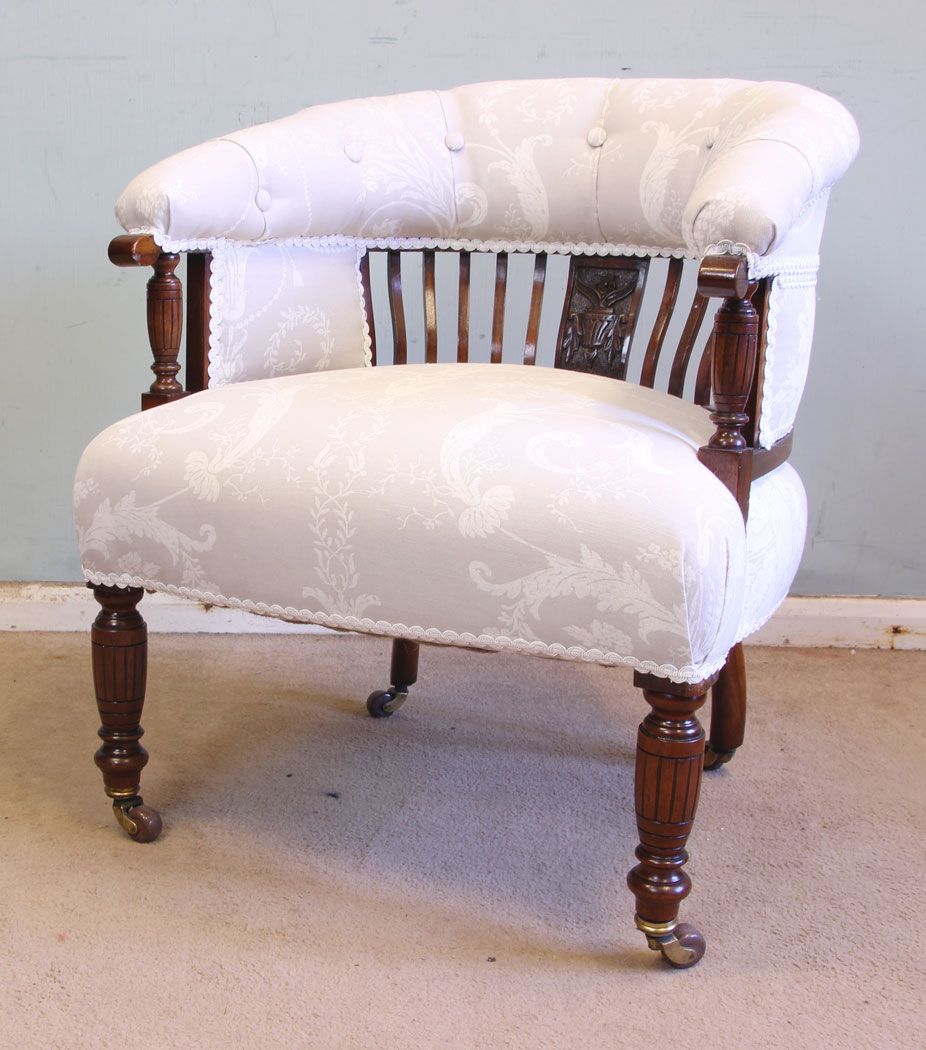 11551r3 Antique Late Victorian Walnut Tub Chair,