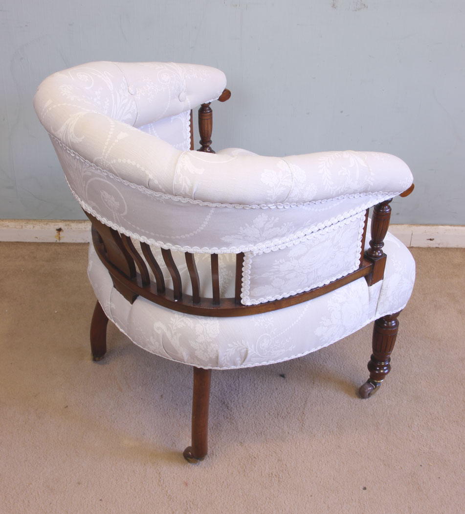 11551r6 Antique Late Victorian Walnut Tub Chair,