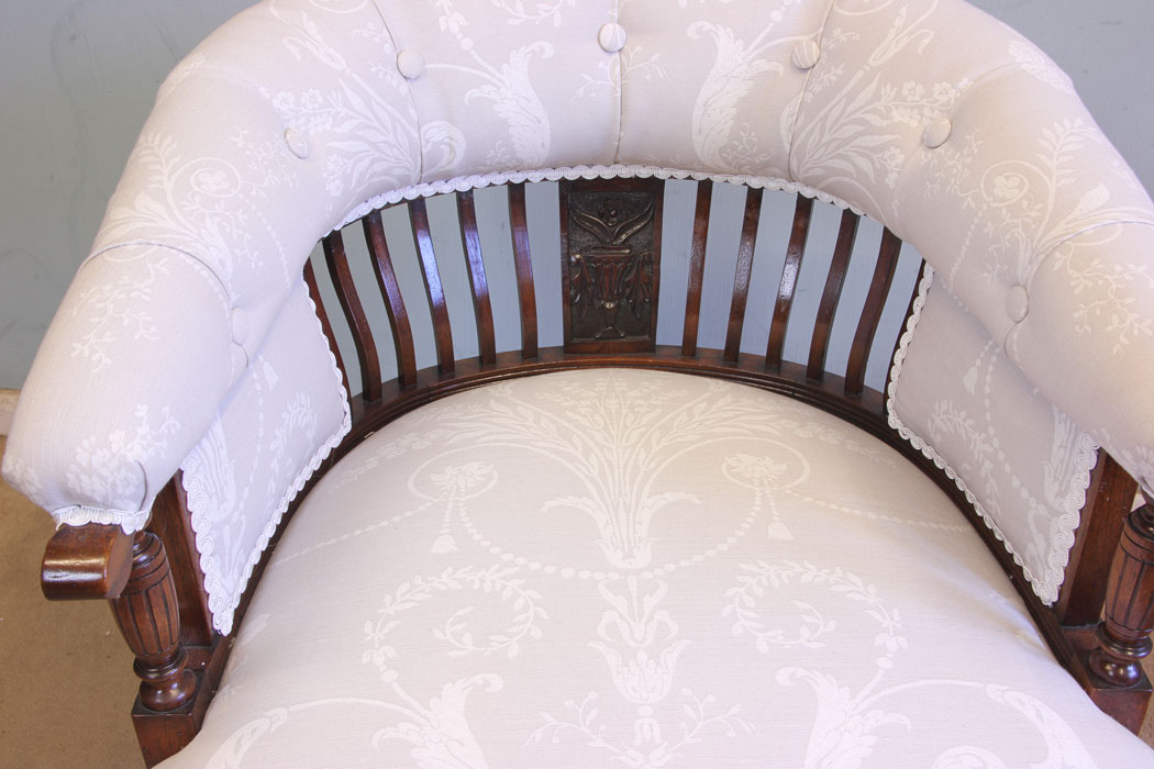 11551r8 Antique Late Victorian Walnut Tub Chair,