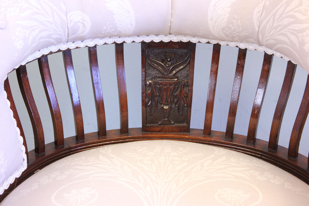 11551r9 Antique Late Victorian Walnut Tub Chair,