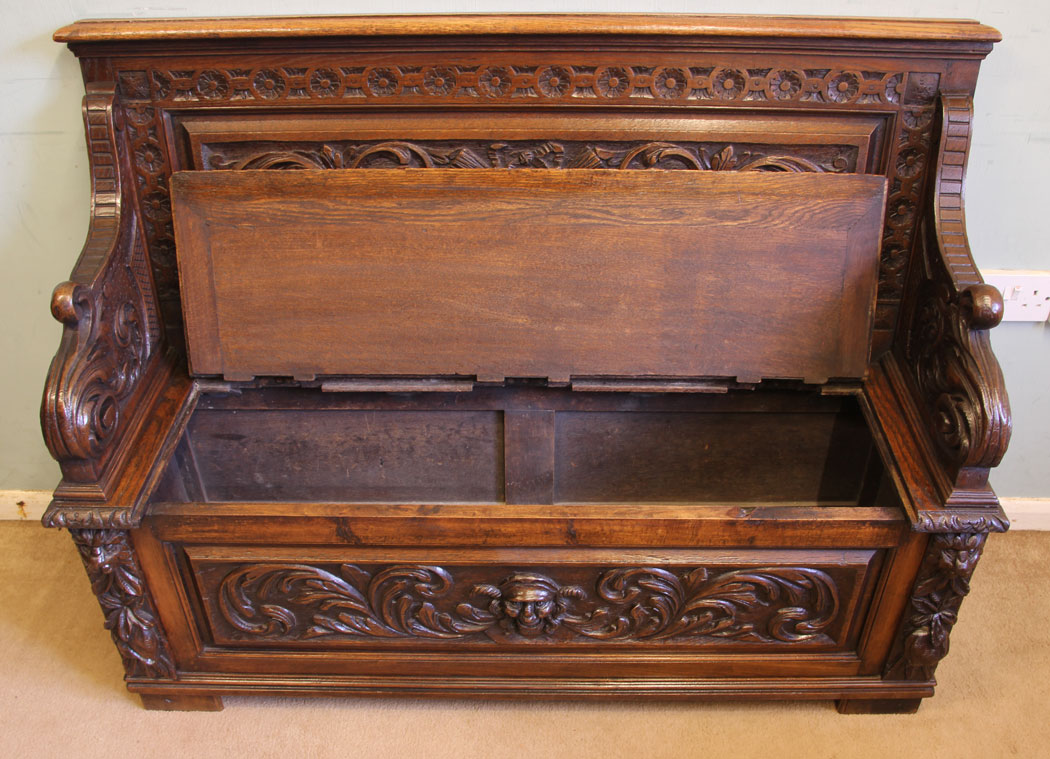 11572r11 Antique Oak Settle,