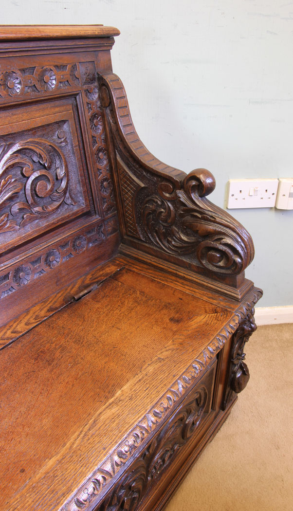 11572r4 Antique Oak Settle,