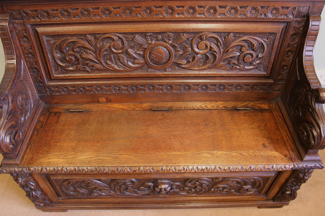 11572r8 Antique Oak Settle,