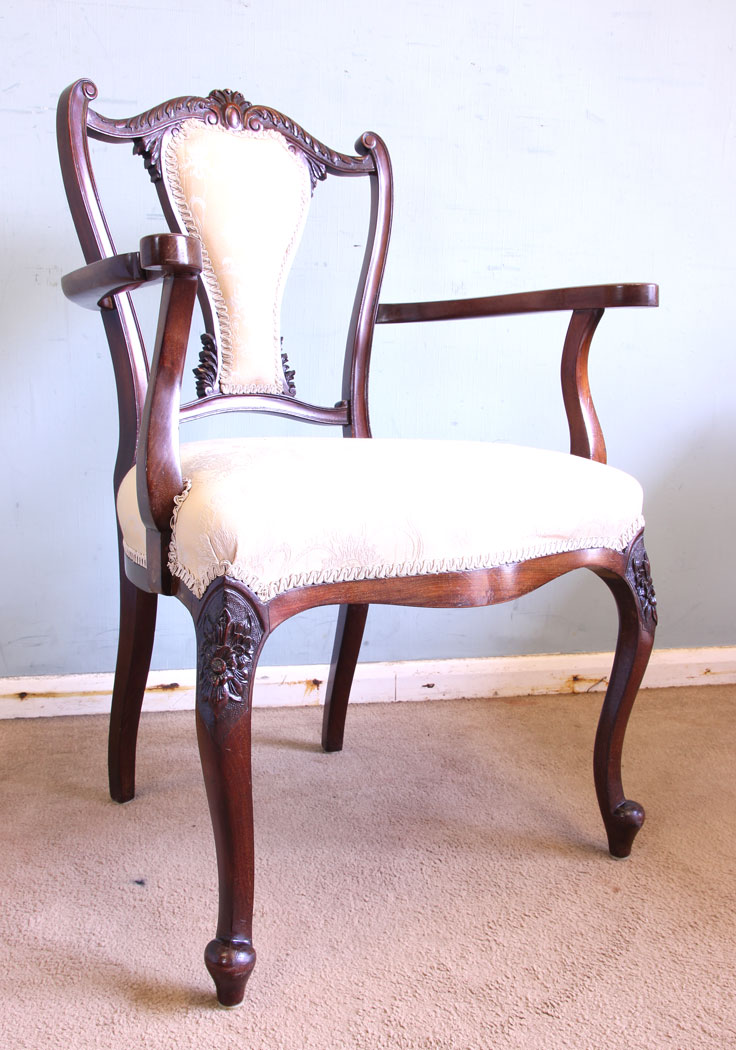 11585r10 Antique Mahogany Armchair,