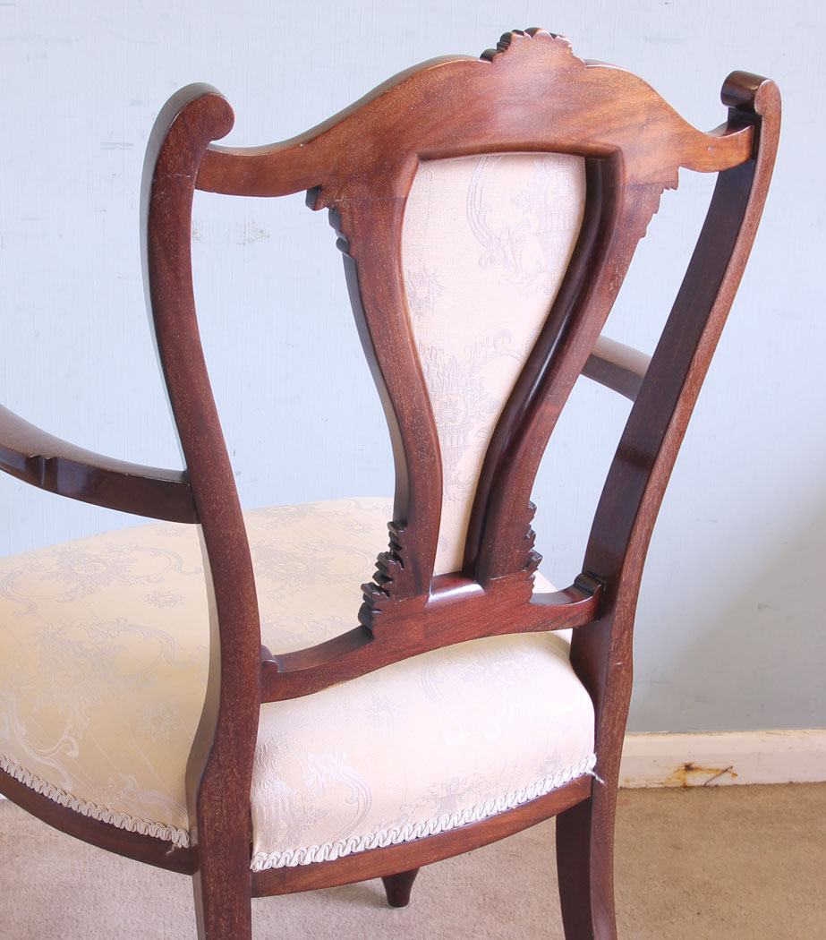 11585r11 Antique Mahogany Armchair,
