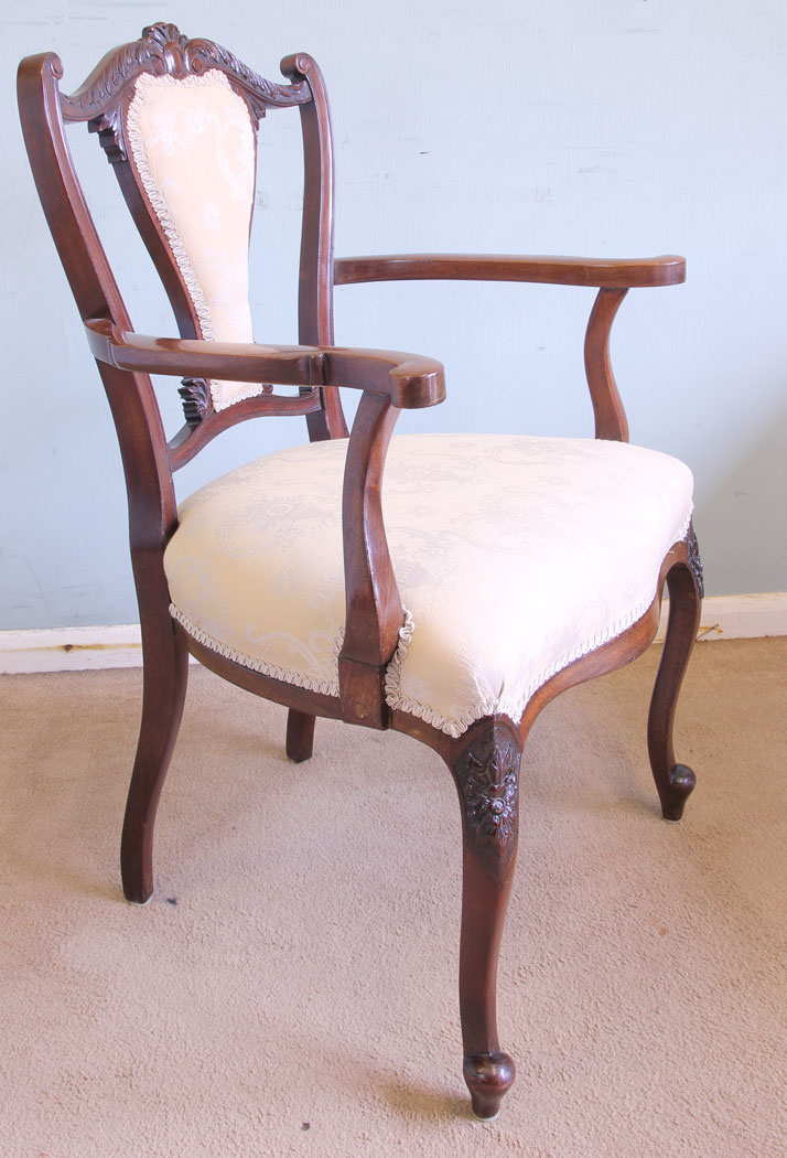 11585r2 Antique Mahogany Armchair,