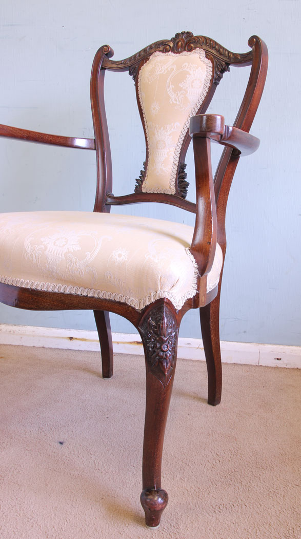 11585r4 Antique Mahogany Armchair,