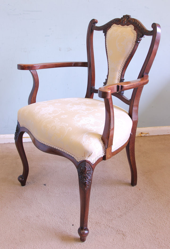 11585r5 Antique Mahogany Armchair,