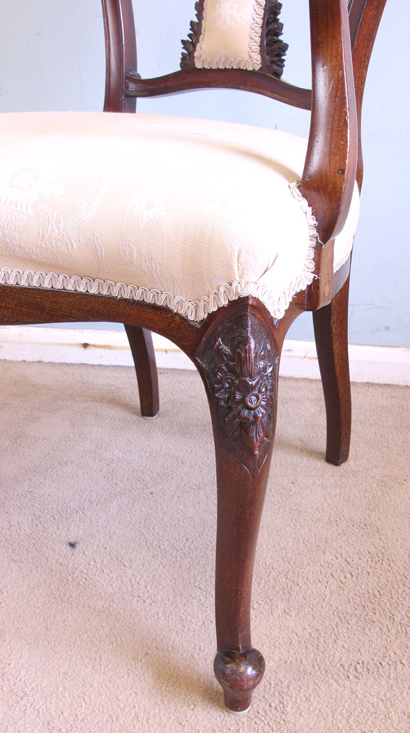 11585r9 Antique Mahogany Armchair,