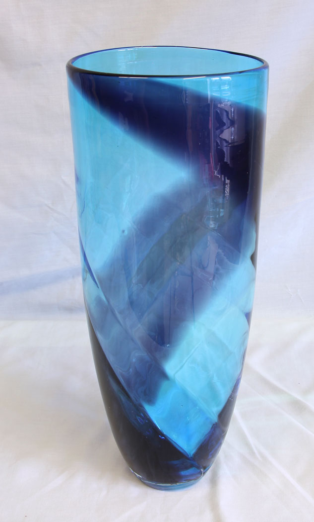 11588r2 Large Blue Glass Vase,