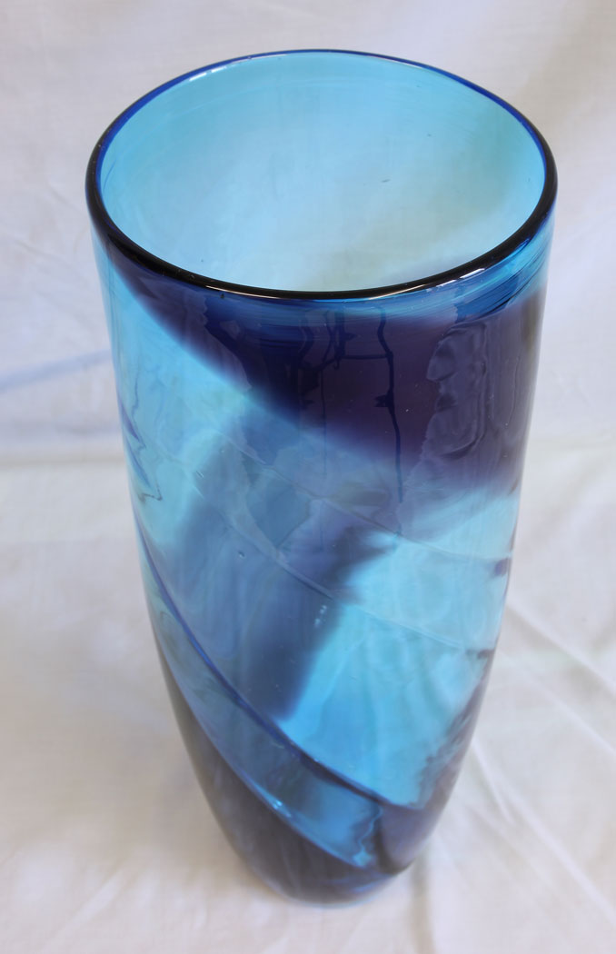11588r4 Large Blue Glass Vase,