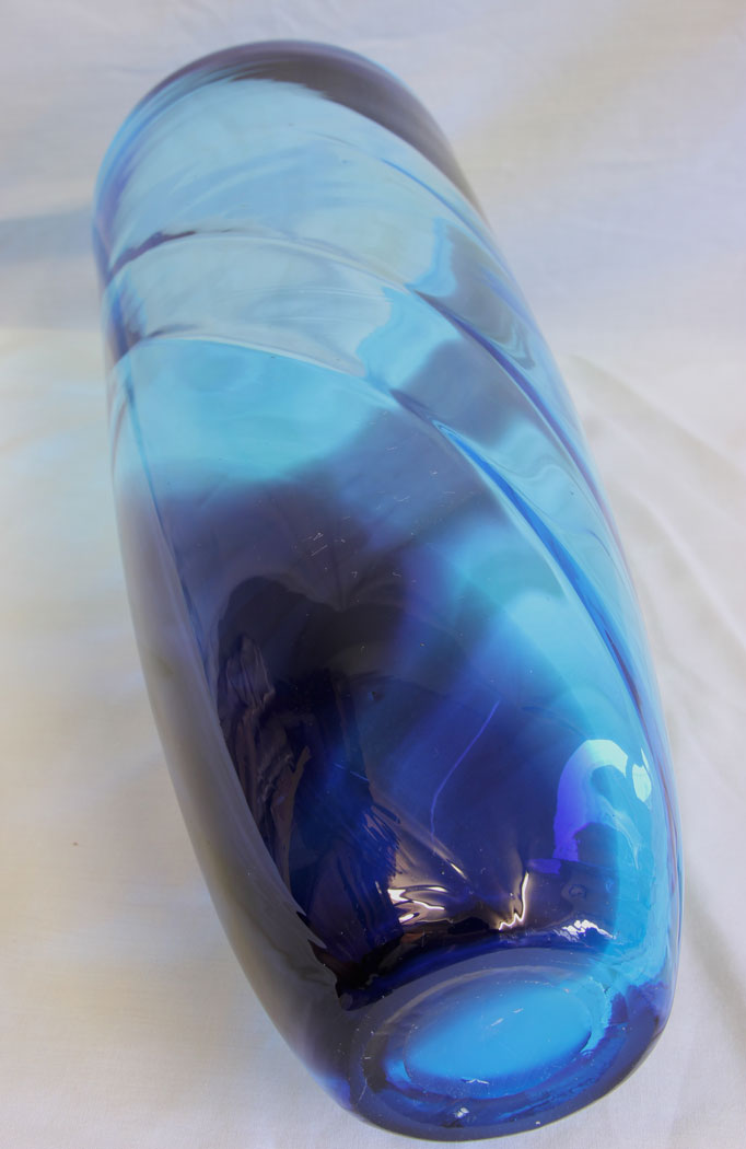 11588r6 Large Blue Glass Vase,