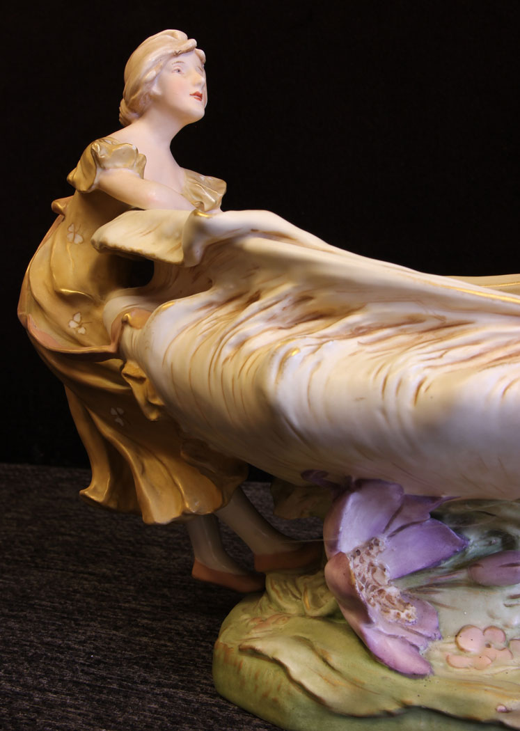 11600r6 Antique Large Royal Dux Centre Piece,