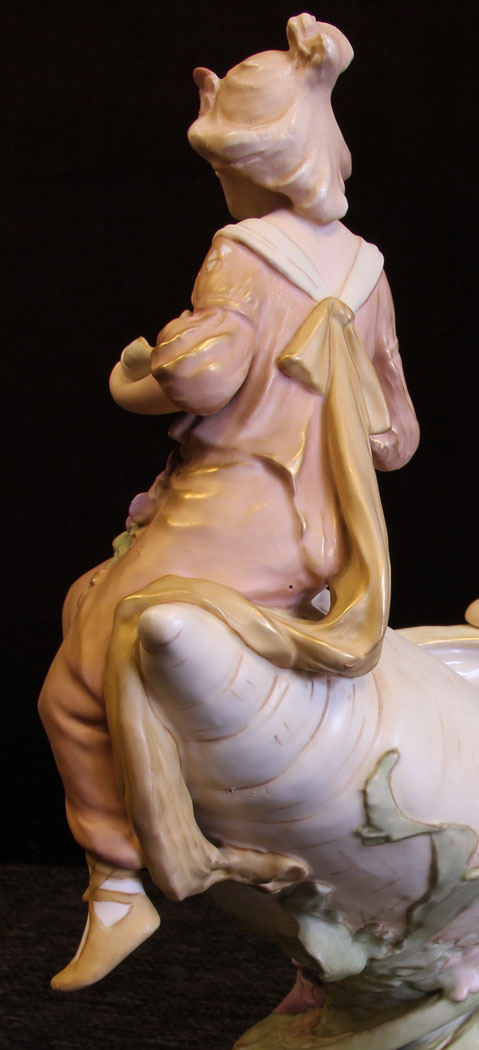 11600r9 Antique Large Royal Dux Centre Piece,