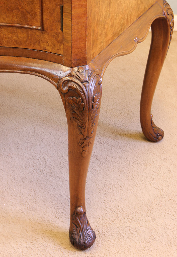 11626r14 Antique Burr Walnut Sideboard Server,