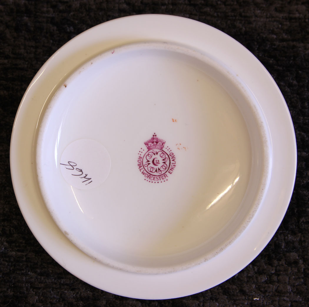 11633r9 Antique Royal Worcester Blush Ivory Lidded Jar,