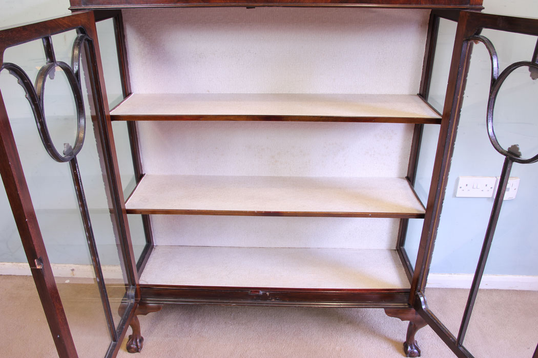 11659r11 Mahogany China Display Cabinet,