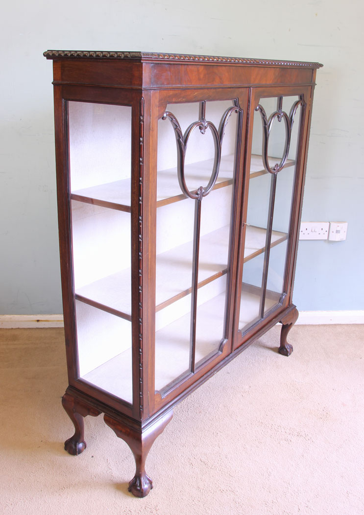 11659r2 Mahogany China Display Cabinet,