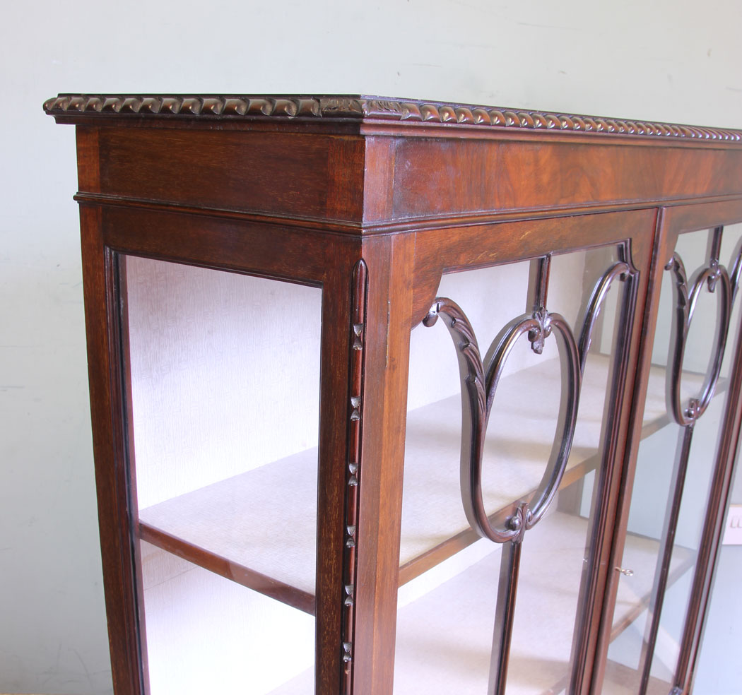 11659r8 Mahogany China Display Cabinet,