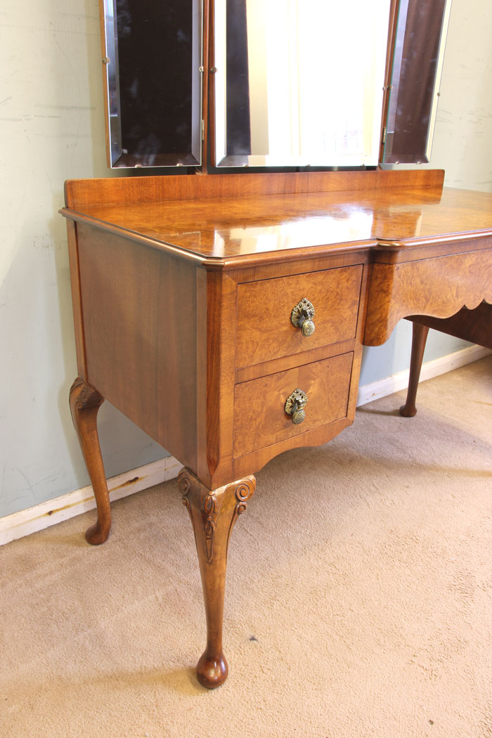 11661r.4 Antique Burr Walnut Triple Mirror Dressing Table,
