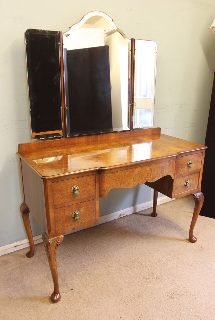 11661r.7 Antique Burr Walnut Triple Mirror Dressing Table,