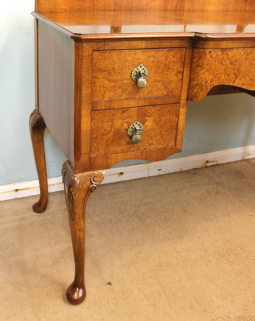 11661r.9 Antique Burr Walnut Triple Mirror Dressing Table,