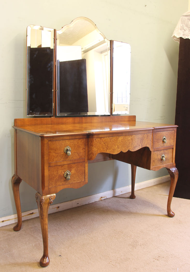 11661r1 Antique Burr Walnut Triple Mirror Dressing Table,