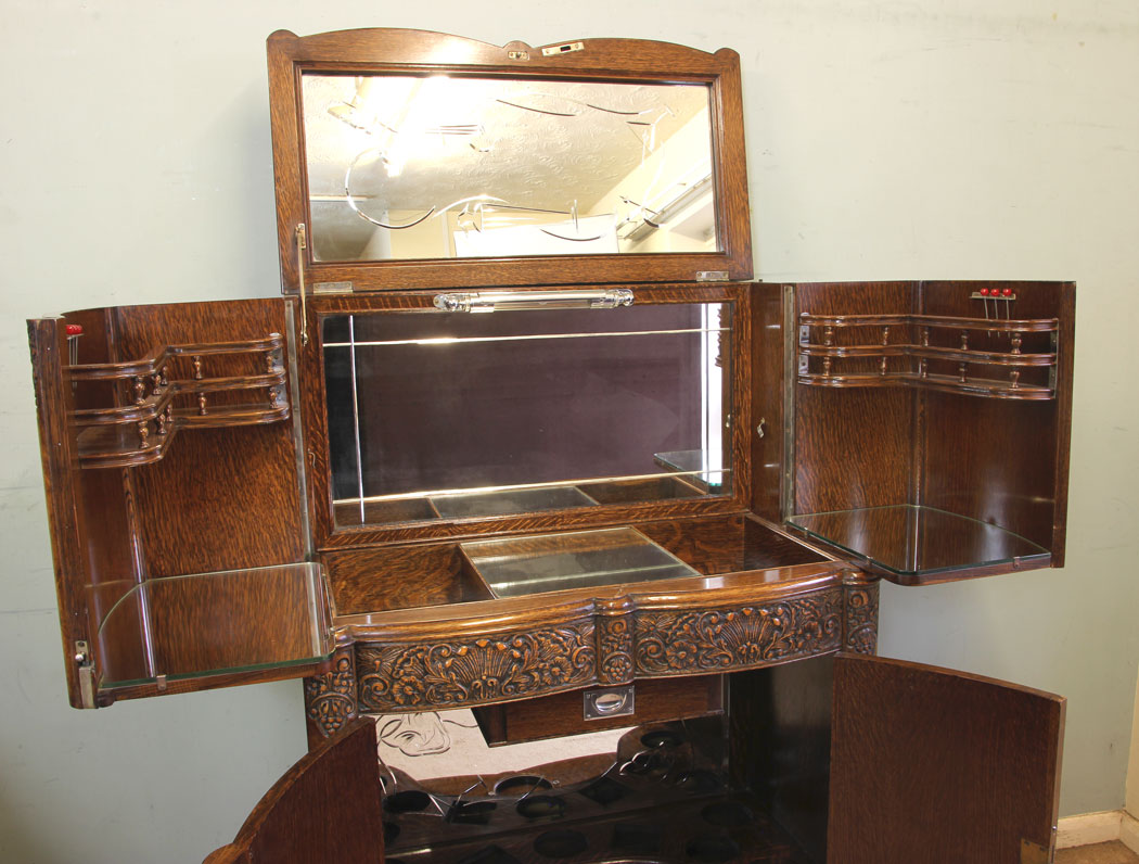 11664r10 Antique Burr Oak Cocktail Drinks Cabinet,