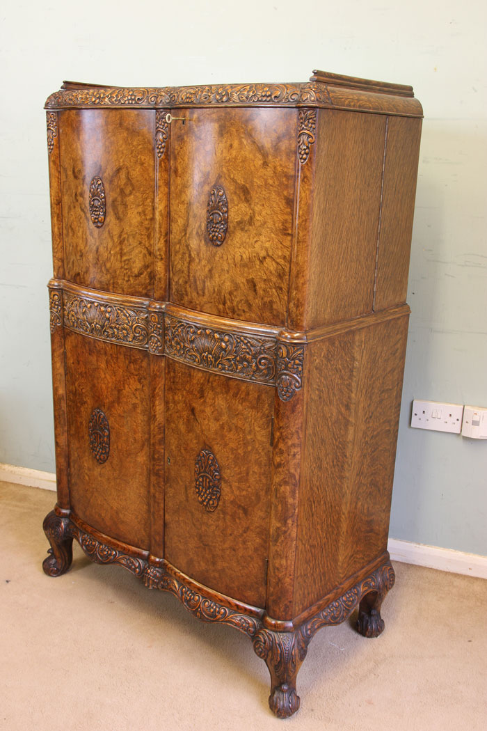 11664r11 Antique Burr Oak Cocktail Drinks Cabinet,