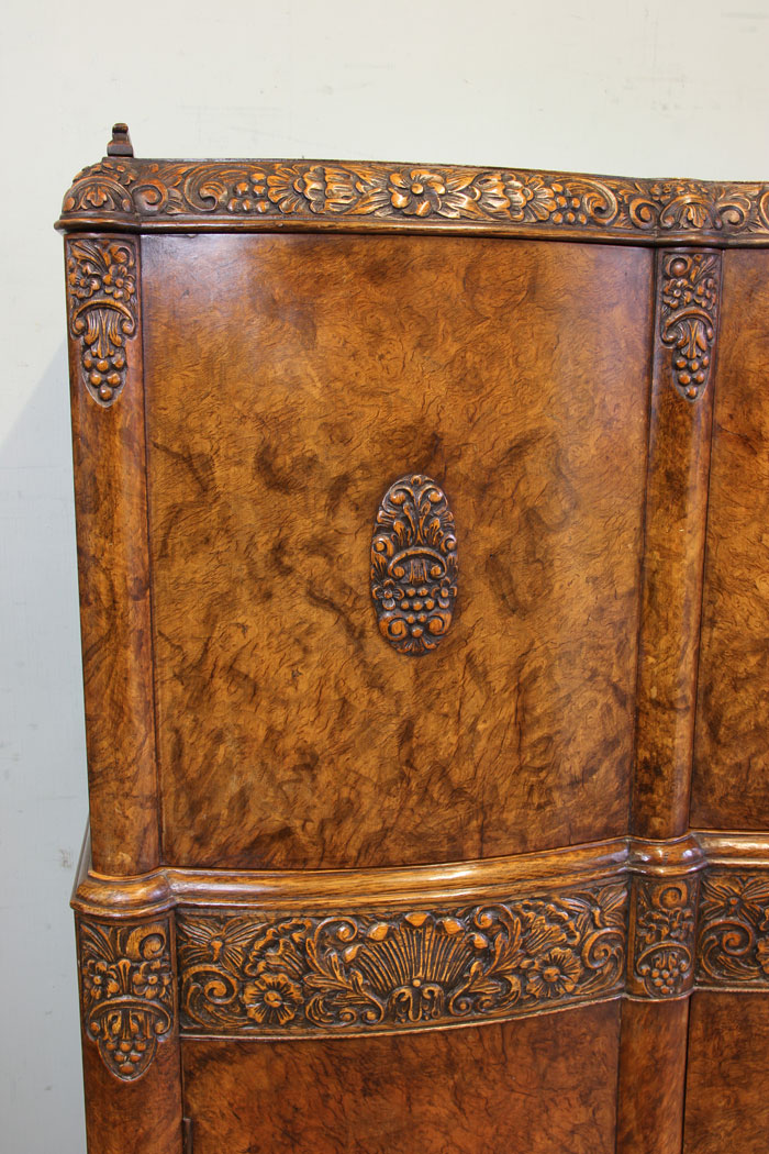 11664r17 Antique Burr Oak Cocktail Drinks Cabinet,