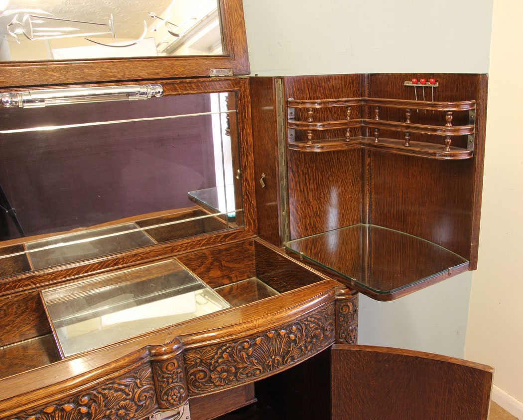 11664r3 Antique Burr Oak Cocktail Drinks Cabinet,