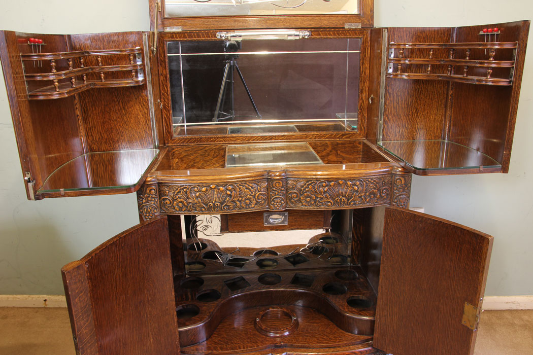 11664r4 Antique Burr Oak Cocktail Drinks Cabinet,