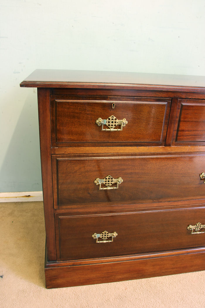 11676r3 Antique Walnut Chest of Drawers,
