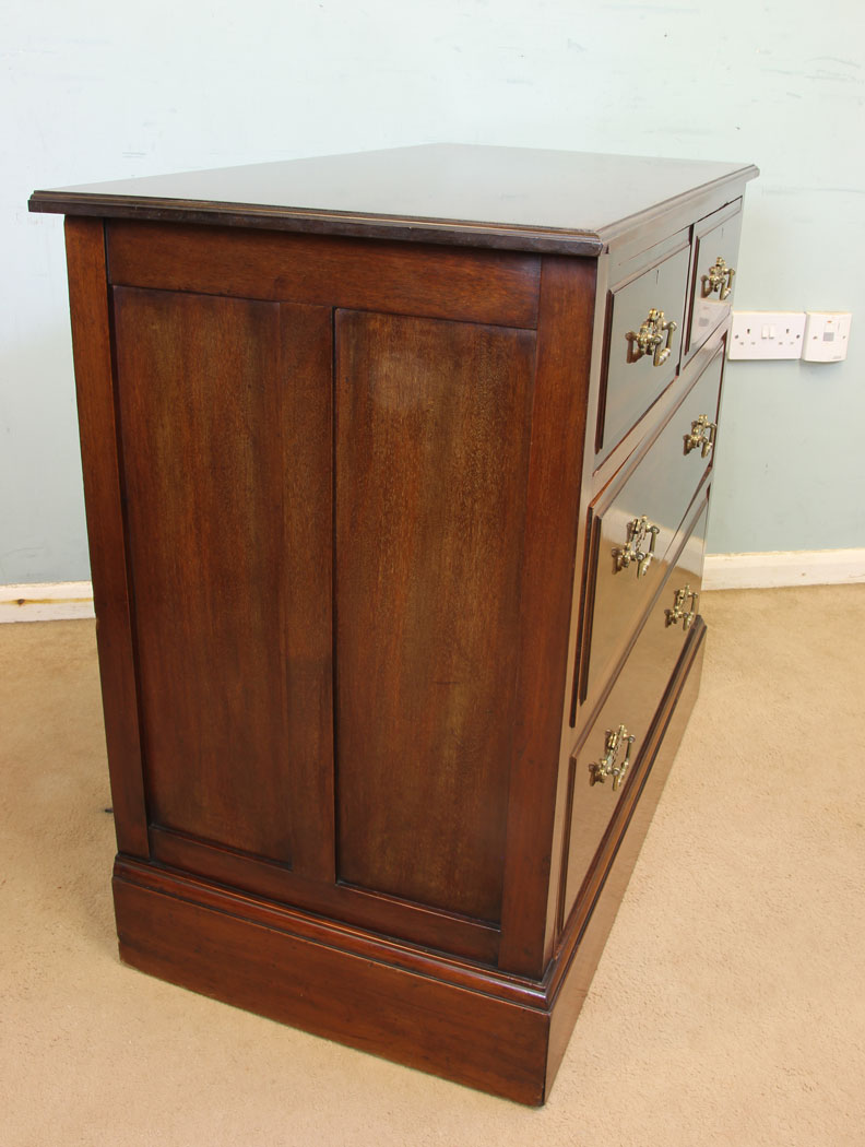 11676r5 Antique Walnut Chest of Drawers,