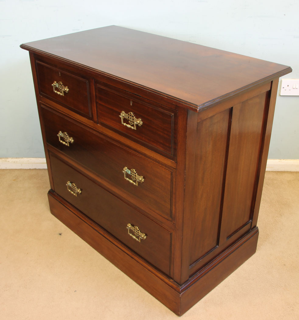 11676r9 Antique Walnut Chest of Drawers,