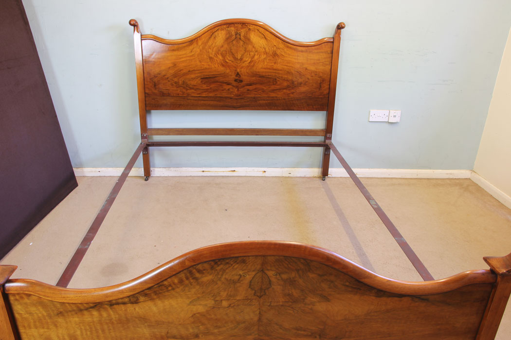 11684r10 Antique Figured Walnut Double Bed,