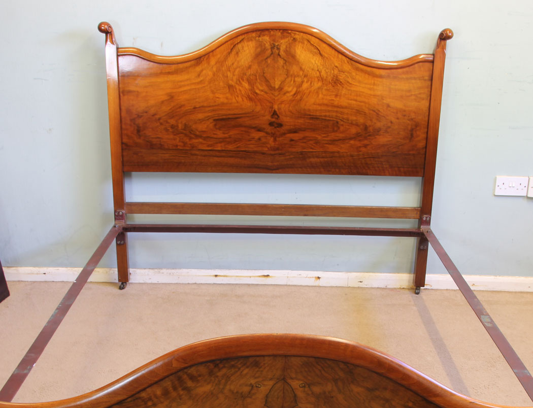 11684r12 Antique Figured Walnut Double Bed,