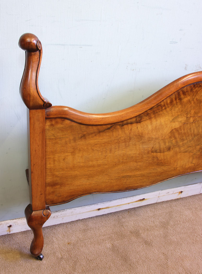 11684r15 Antique Figured Walnut Double Bed,