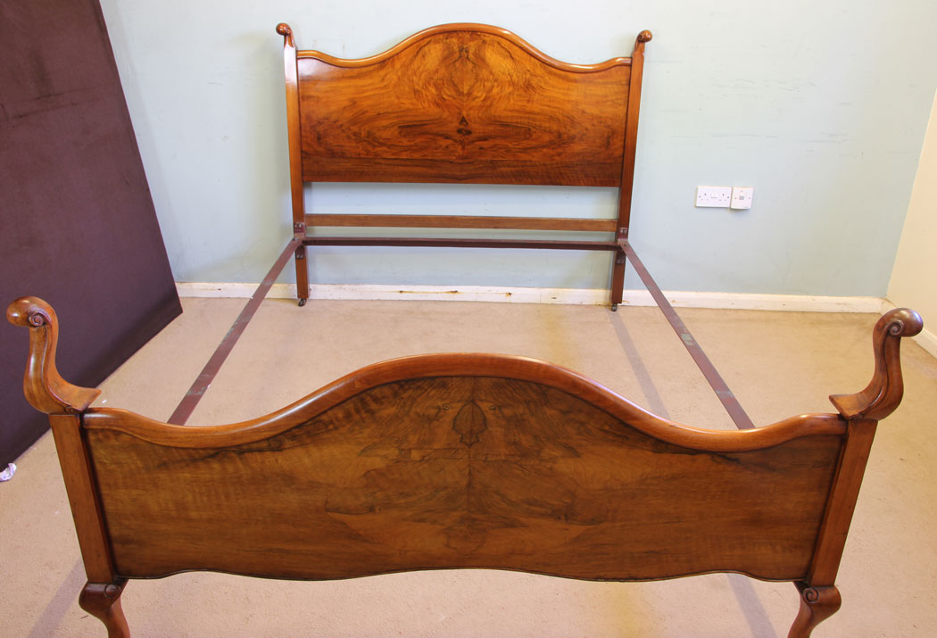 11684r2 Antique Figured Walnut Double Bed,