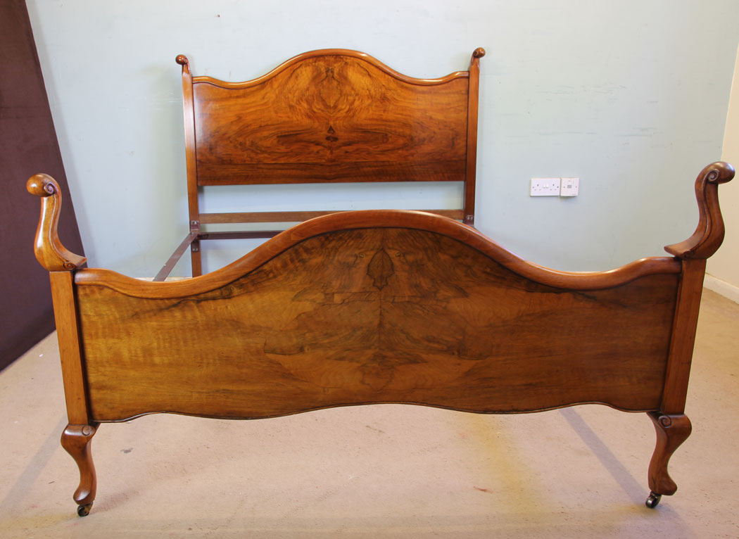 11684r8 Antique Figured Walnut Double Bed,