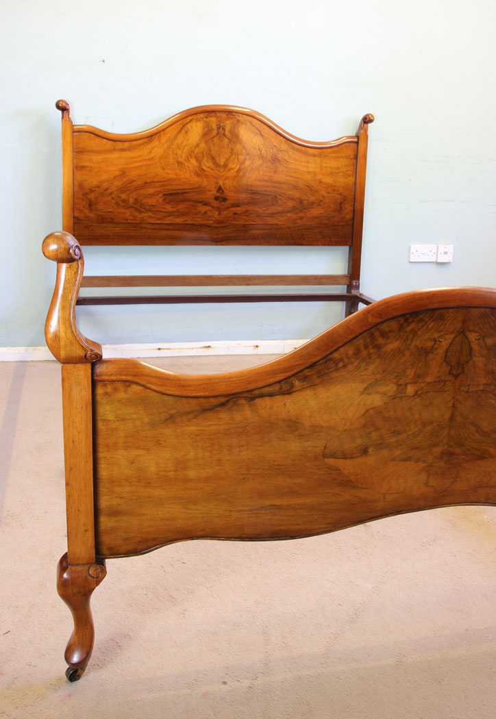 11684r9 Antique Figured Walnut Double Bed,